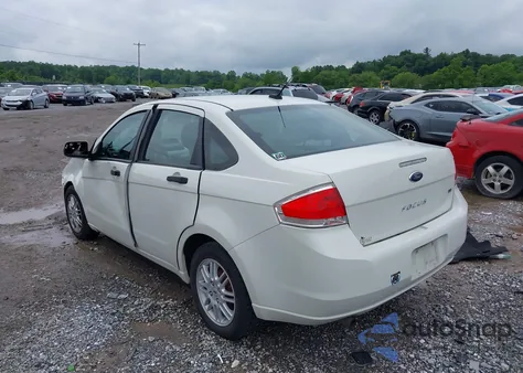 2010 Ford Focus Se z USA, uszkodzony, nr VIN 1FAHP3FN4AW199786